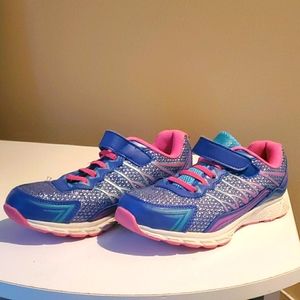 Size 4 Danskin Now Sneakers